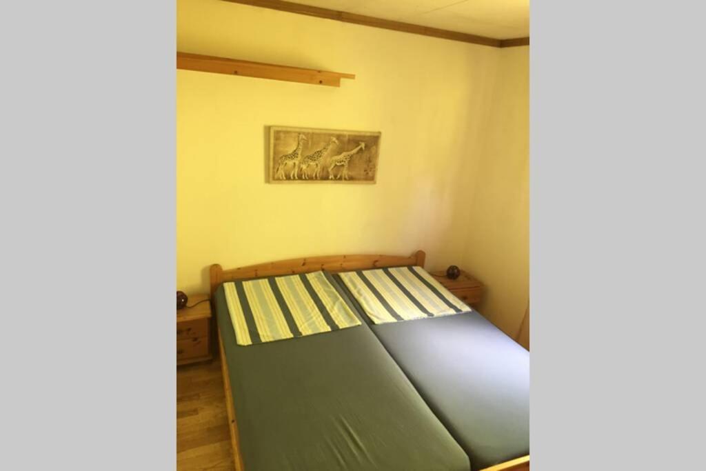 Idyllisch Wohnen Im Weserbergland - Bungalow Mit Phantastischer Aussicht Fuer 4 Personen Polle Exterior foto