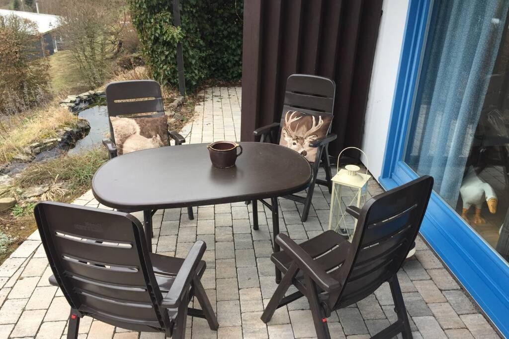 Idyllisch Wohnen Im Weserbergland - Bungalow Mit Phantastischer Aussicht Fuer 4 Personen Polle Exterior foto