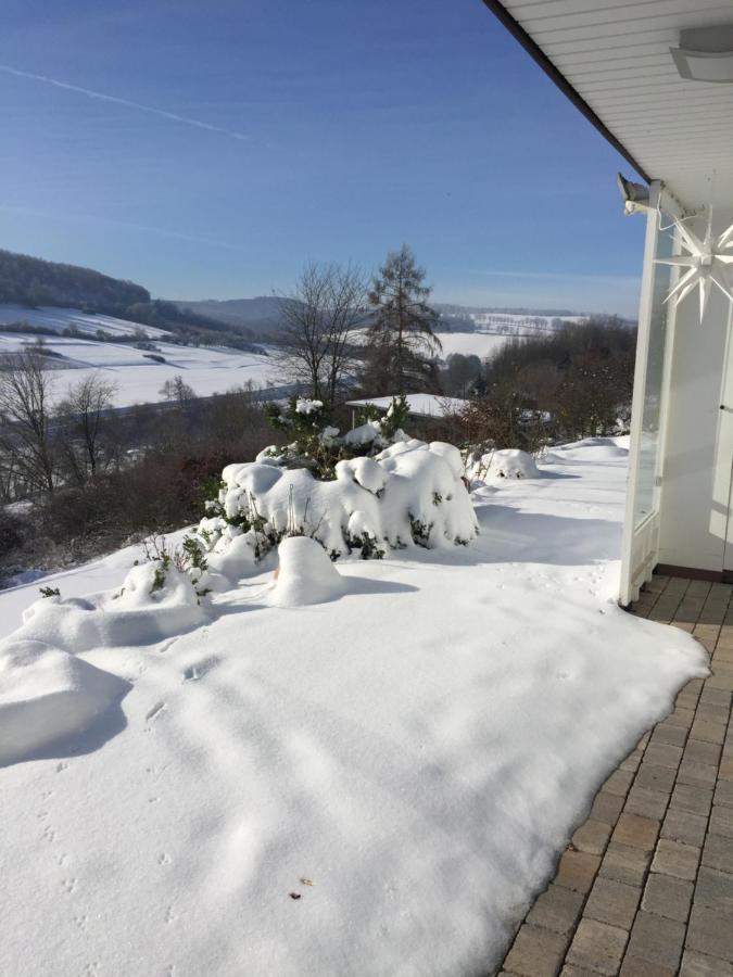 Idyllisch Wohnen Im Weserbergland - Bungalow Mit Phantastischer Aussicht Fuer 4 Personen Polle Exterior foto
