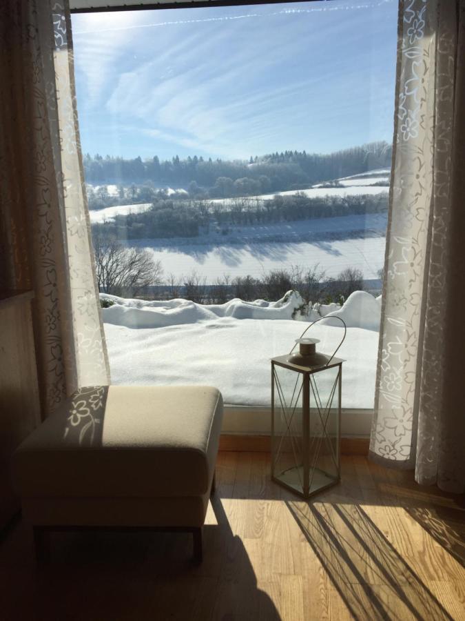 Idyllisch Wohnen Im Weserbergland - Bungalow Mit Phantastischer Aussicht Fuer 4 Personen Polle Exterior foto