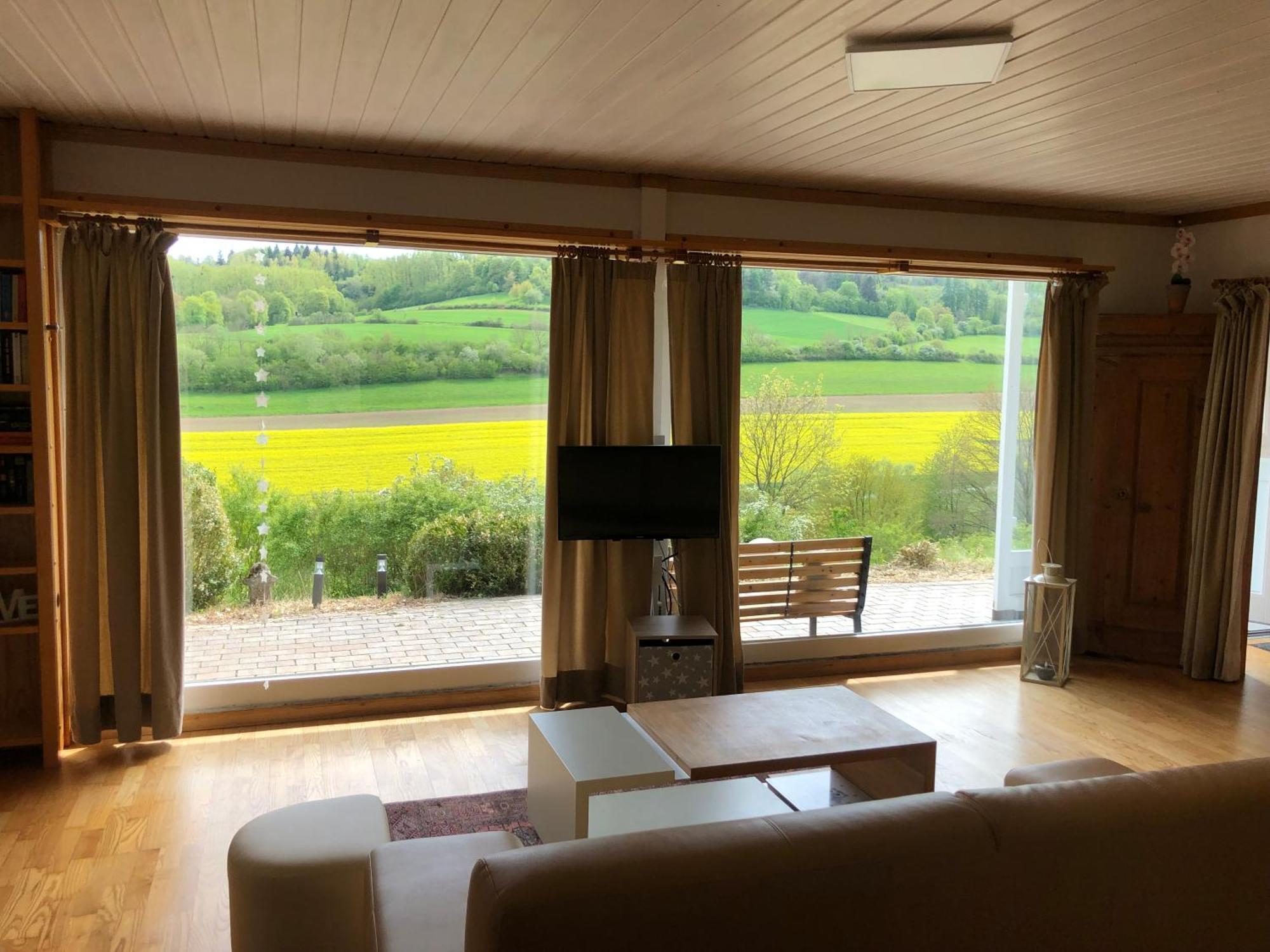Idyllisch Wohnen Im Weserbergland - Bungalow Mit Phantastischer Aussicht Fuer 4 Personen Polle Exterior foto